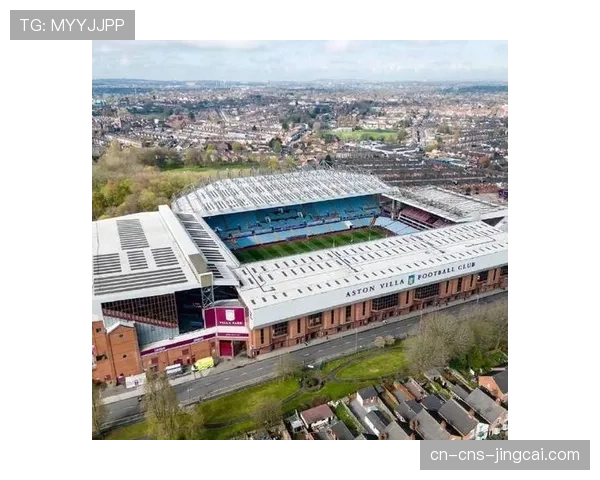 特写：第87分钟，维拉公园球场屏息以待沃特金斯主罚可能决定赛季走向的点球